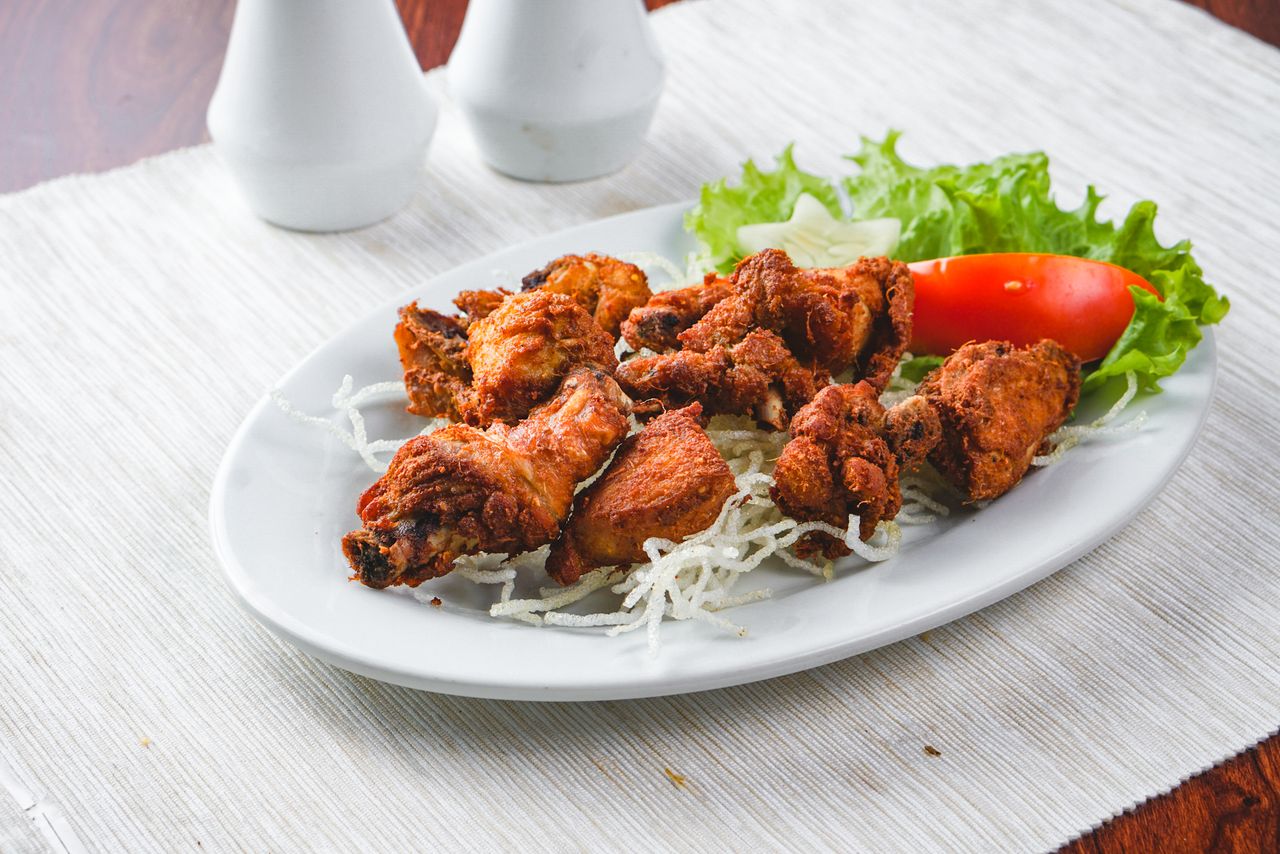 Hidangan ayam khas Brastagi Cottage